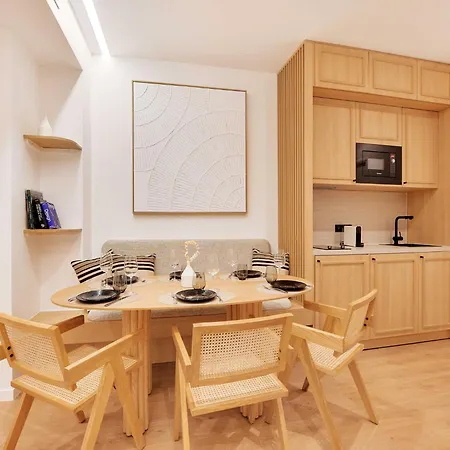 Apartamento Authentic - 3br 6p - Moulin Rouge