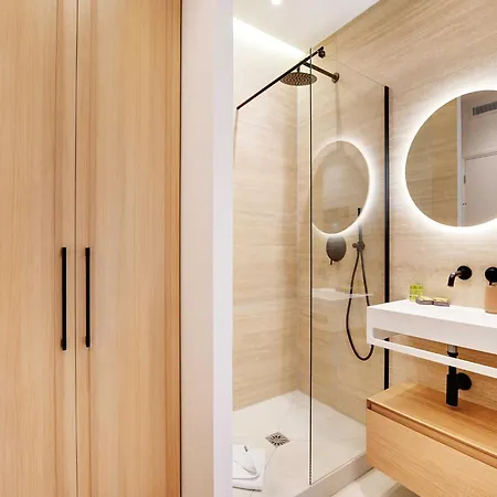 Authentic - 3br 6p - Moulin Rouge *